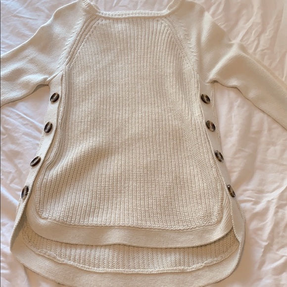 Cute sweater with buttons - Picture 2 of 2